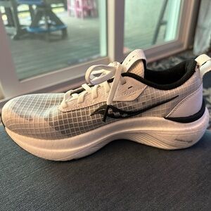 Saucony PWRrun size 7 sneakers